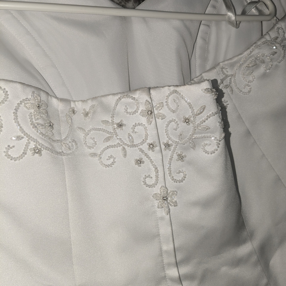 David's Bridal White Wedding Dress